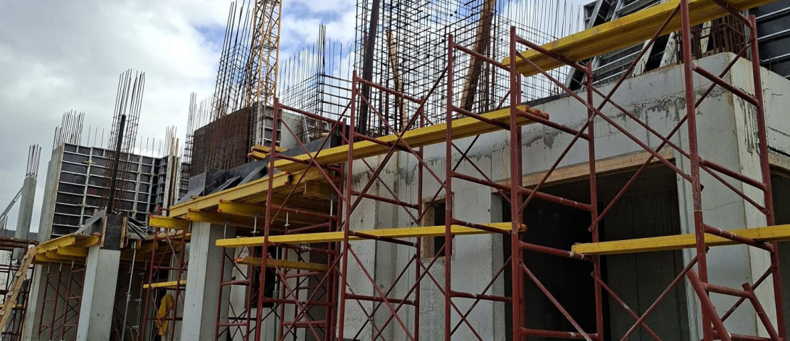 Иностранная рабочая сила на стройках Израиля: как дефицит рабочих влияет на цены на недвижимость