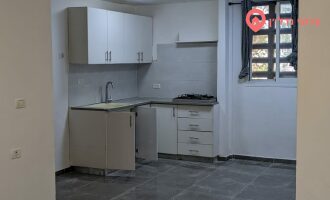 3.5  חדרים  דירה