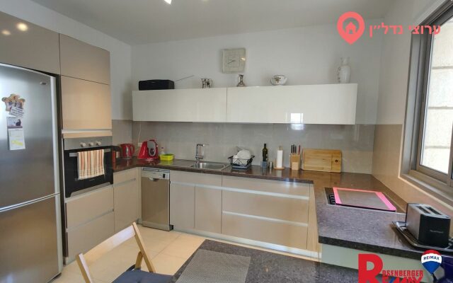 4 комн. квартира, Продажа, Бат-Ям, Анна Франк