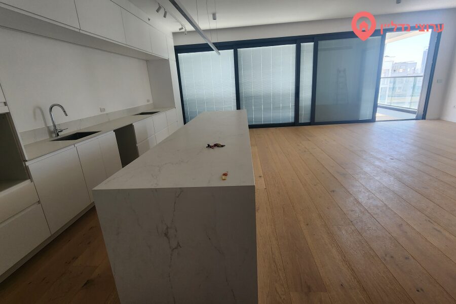 5 комн. квартира, Продажа, Бат-Ям, נורית הירש — фото 3 из 4