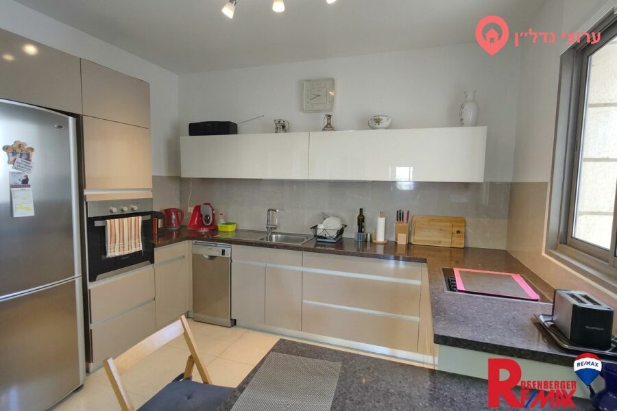 4 комн. квартира, Продажа, Бат-Ям, Анна Франк, фото 1 из 10