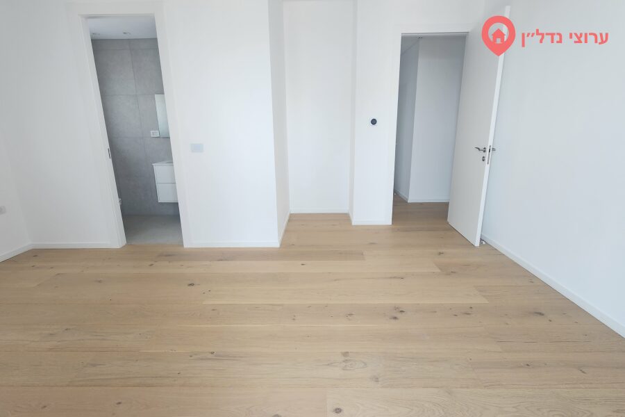 5 комн. квартира, Продажа, Бат-Ям, נורית הירש — фото 1 из 4